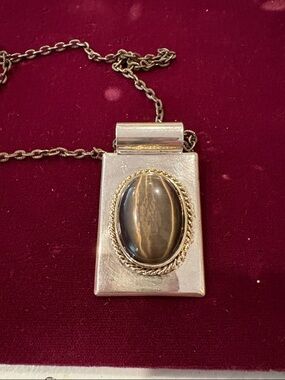 Vintage-Inspired Gold and Brown Stone Pendant Necklace